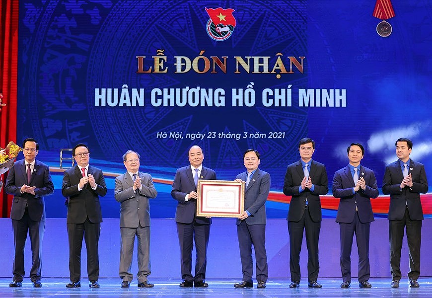 Церемония знаменует 90-летие основания Союза молодежи hinh anh 3