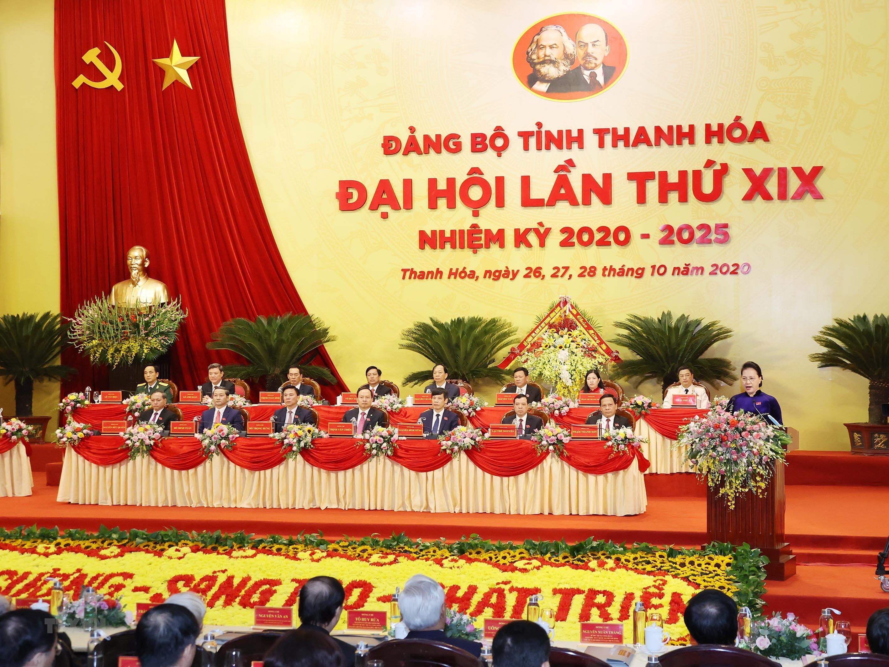 Chu tich Quoc hoi du Dai hoi Dang bo tinh Thanh Hoa lan thu XIX hinh anh 8