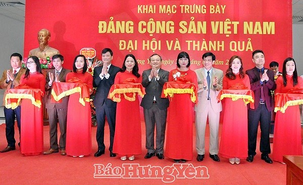 Trien lam "Dang Cong san Viet Nam - Dai hoi va thanh qua" hinh anh 1