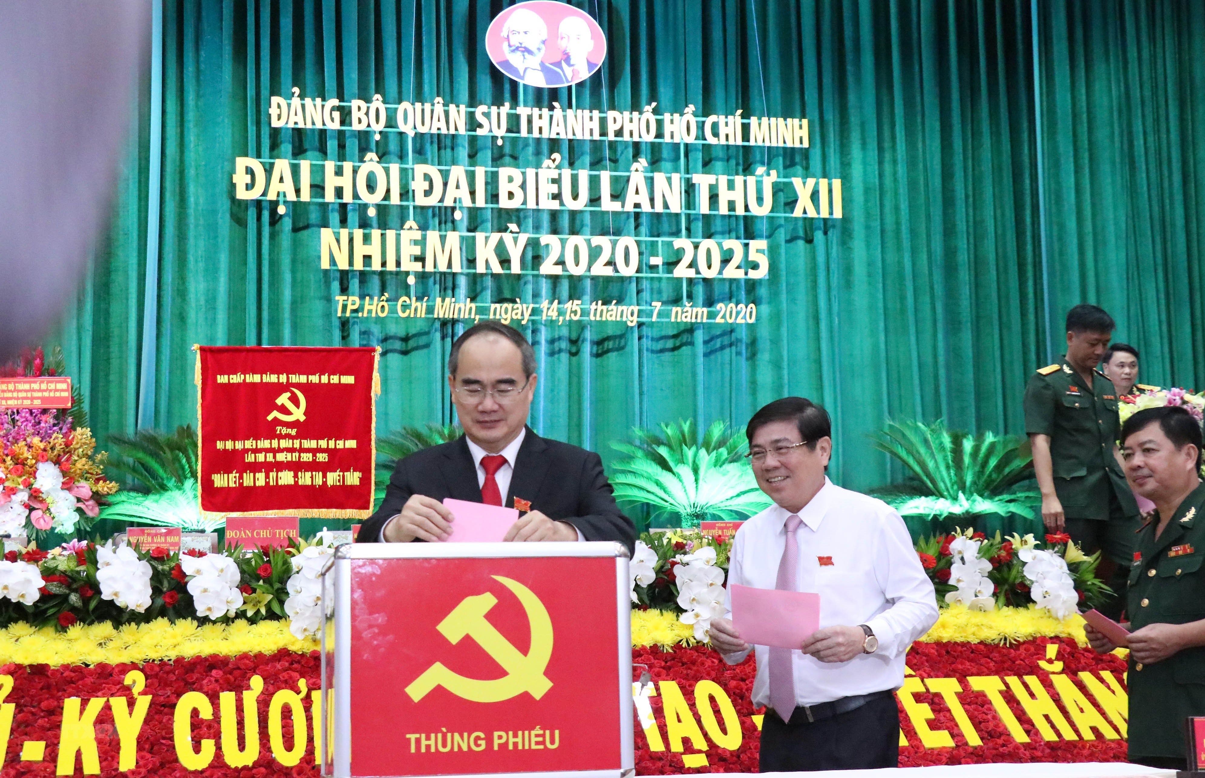 Dai hoi dai bieu Dang bo Quan su Thanh pho Ho Chi Minh lan thu XII hinh anh 1
