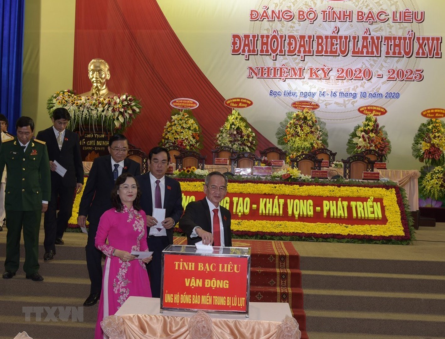 [Photo] Khai mac Dai hoi Dang bo tinh Bac Lieu lan thu XVI hinh anh 9
