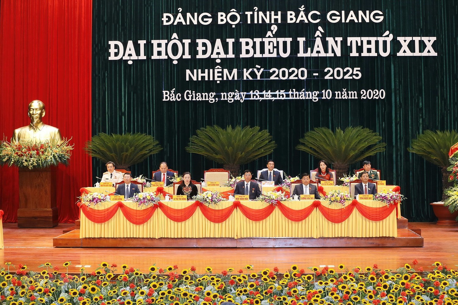 [Photo] Khai mac Dai hoi dai bieu Dang bo tinh Bac Giang lan thu XIX hinh anh 1