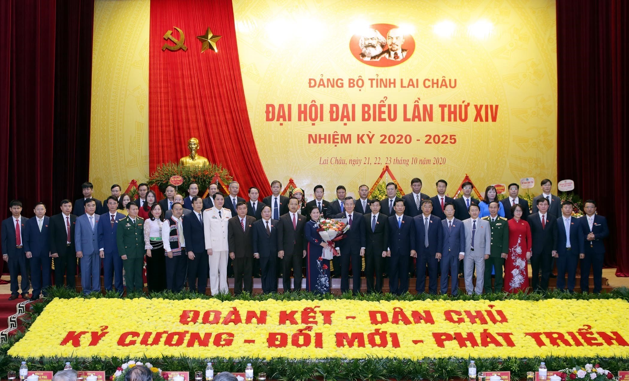 [Photo] Ba Giang Pao My tai dac cu Bi thu Tinh uy Lai Chau hinh anh 4