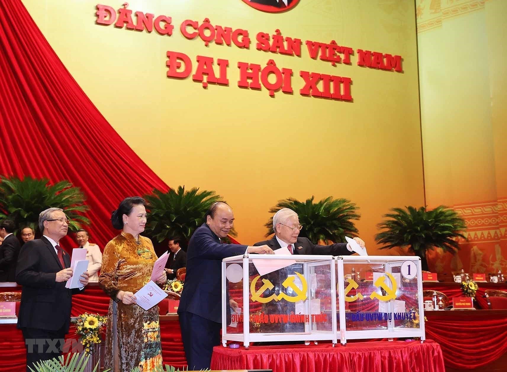 [Photo] Dai hoi XIII: Dua dat nuoc buoc vao giai doan phat trien moi hinh anh 36
