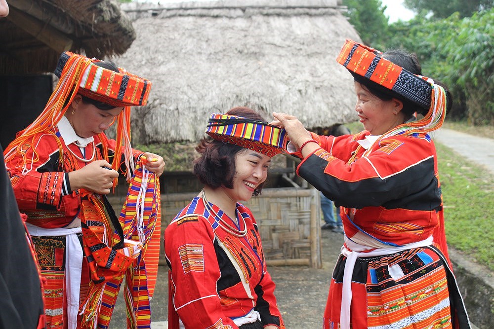 组图：富有民族传统文化特色的巴天族婚礼 hinh anh 1