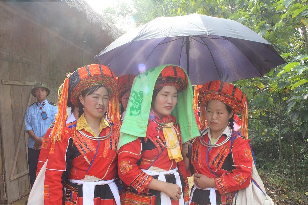 组图：富有民族传统文化特色的巴天族婚礼 hinh anh 7