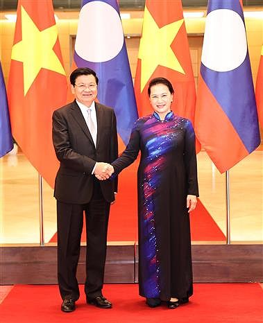 组图：越南国会主席阮氏金银会见老挝总理通论•西苏里 hinh anh 2