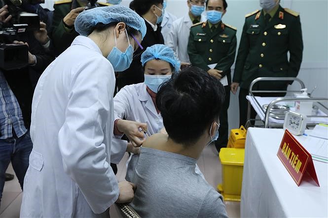 组图：越南正式启动首个新冠肺炎疫苗临床试验 hinh anh 1