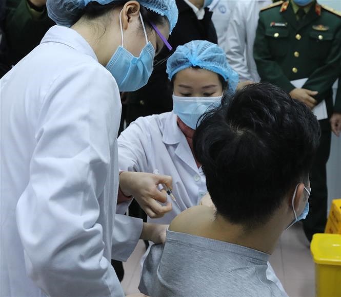 组图：越南正式启动首个新冠肺炎疫苗临床试验 hinh anh 2