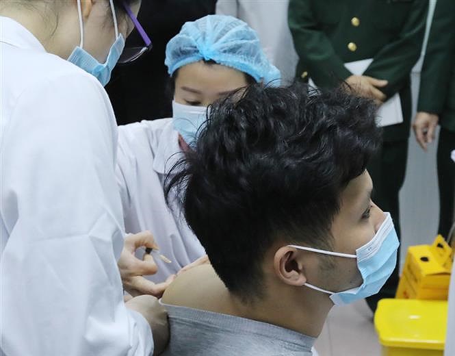 组图：越南正式启动首个新冠肺炎疫苗临床试验 hinh anh 3