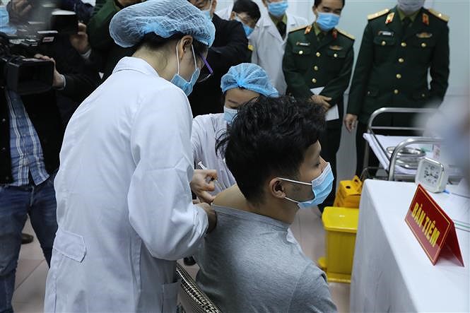 组图：越南正式启动首个新冠肺炎疫苗临床试验 hinh anh 6