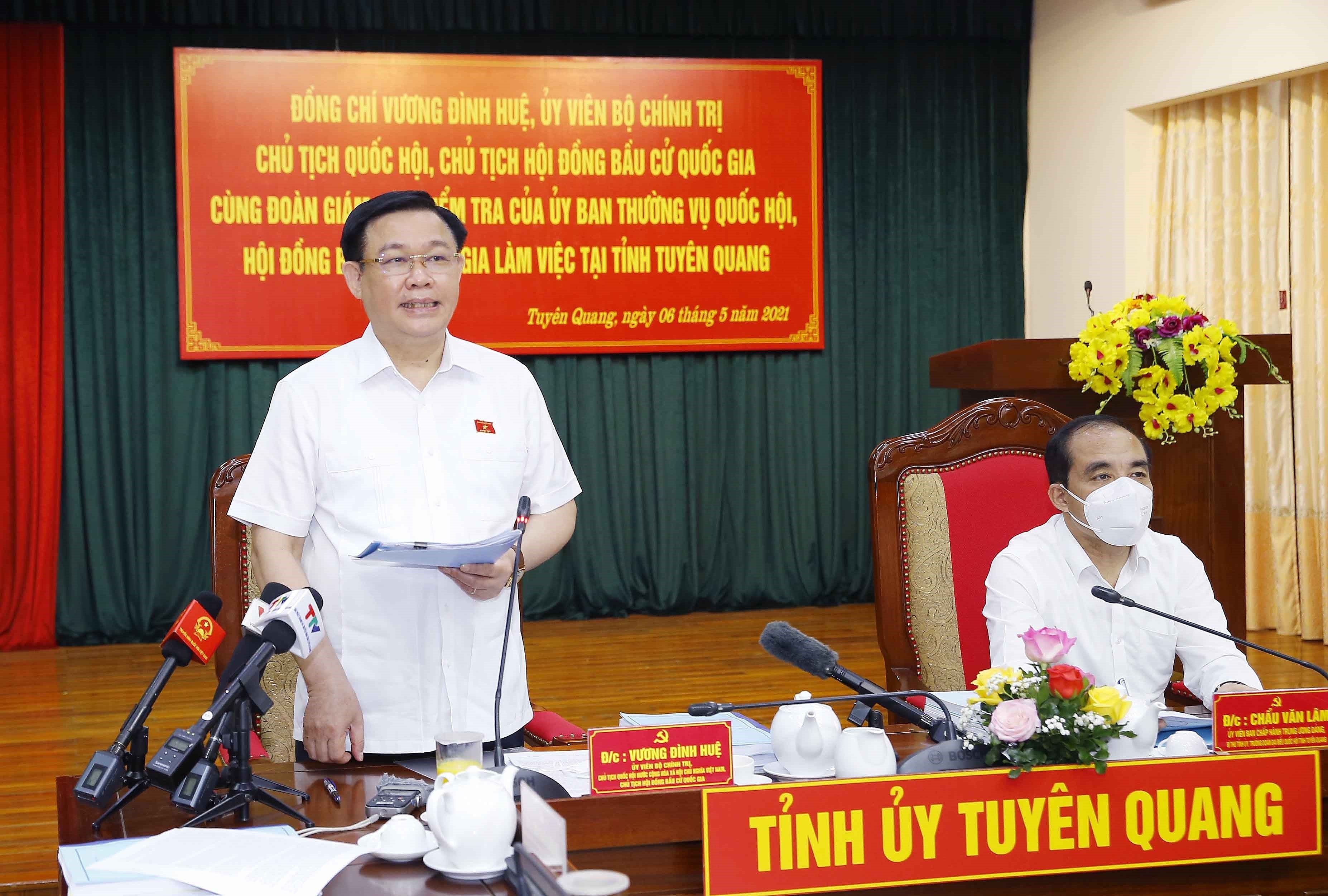 组图：越南国会主席王廷惠视察宣光省换届选举准备工作 hinh anh 4