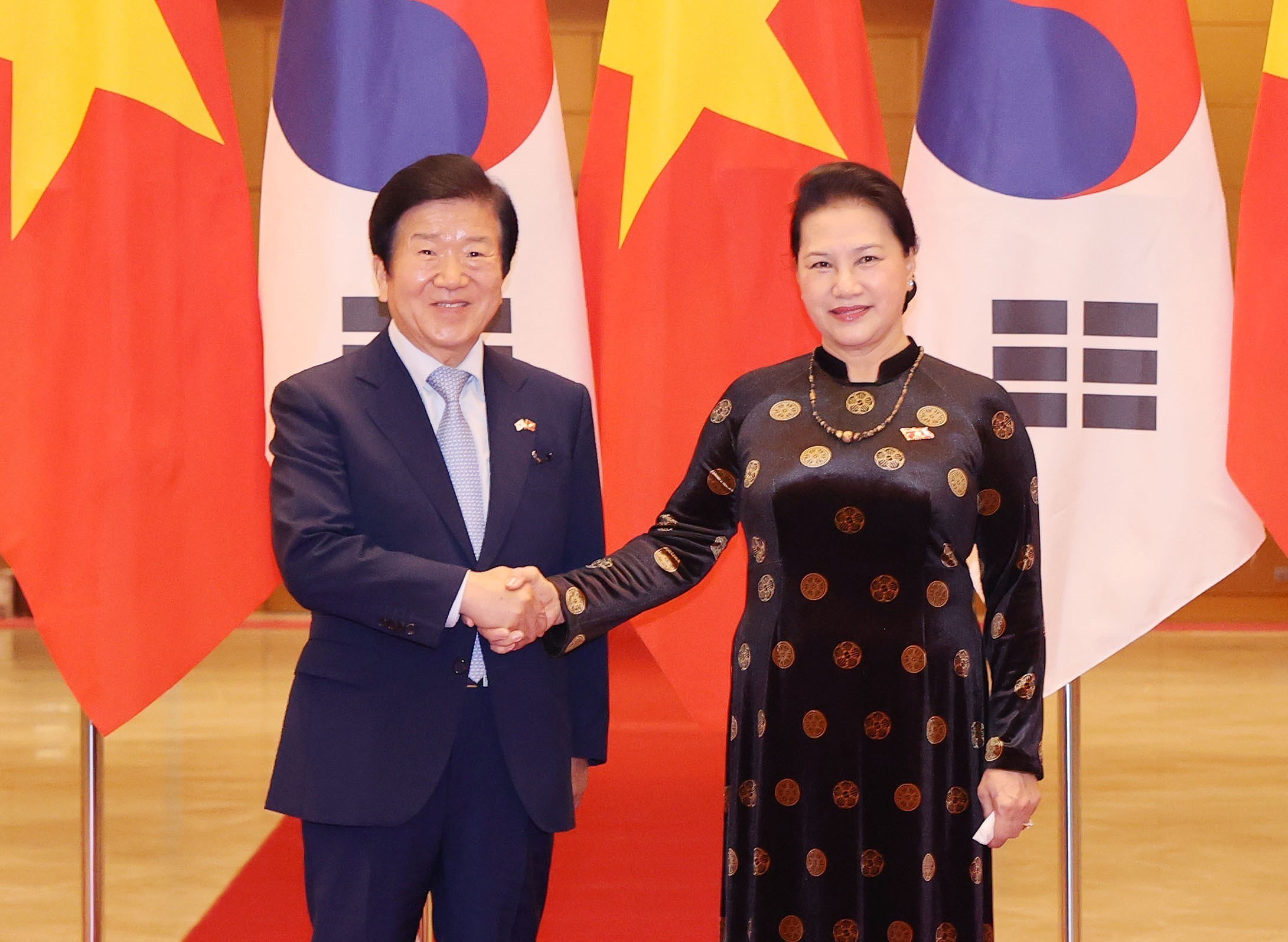 组图：越南国会主席阮氏金银与韩国国会议长朴炳锡举行会谈 hinh anh 2