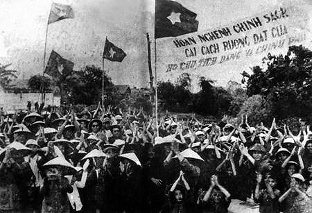 组图：越南共产党90年历史：土地改革-对人民高度负责，消除封建地主的土地占有制度 hinh anh 8