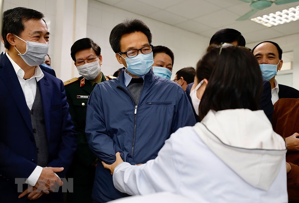 组图：政府副总理武德儋走访新冠疫苗试验志愿者 hinh anh 2