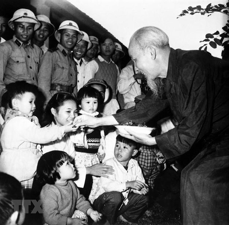 组图：胡志明主席——越南儿童敬爱的“伯伯” hinh anh 12