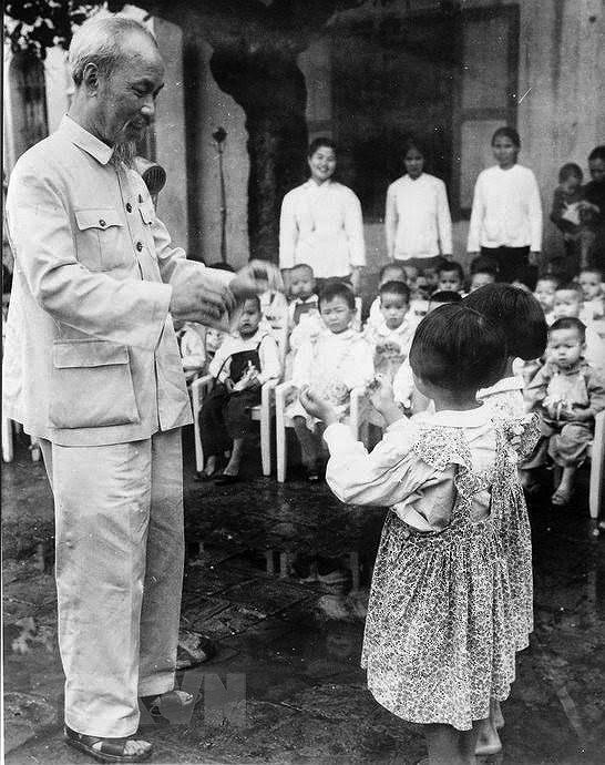 组图：胡志明主席——越南儿童敬爱的“伯伯” hinh anh 5