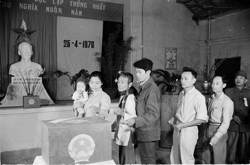 组图：越南共产党领导全国人民克服战后的种种困难 hinh anh 5
