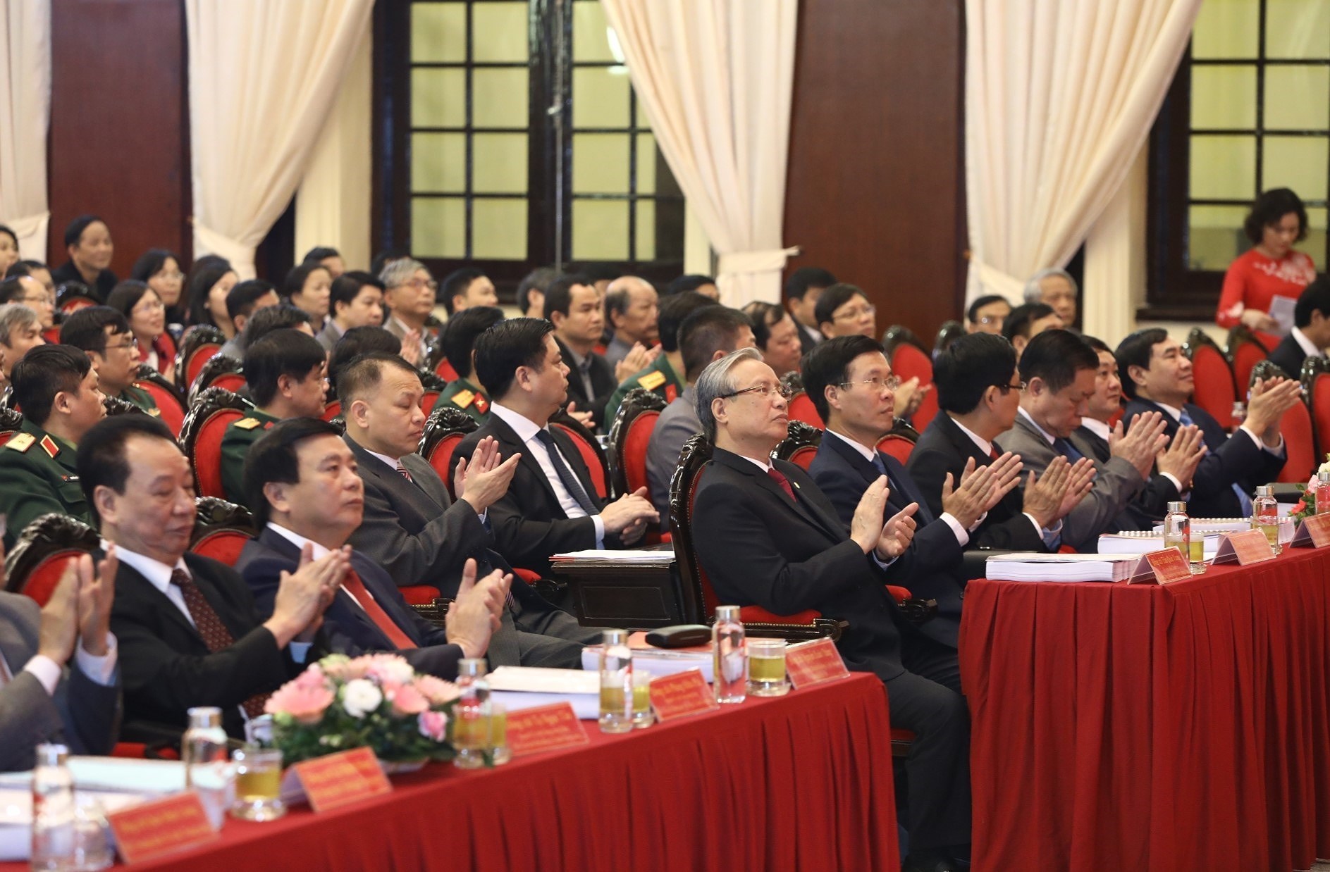 党建：越南共产党--智慧、本领与革新的研讨会在河内举行 hinh anh 2