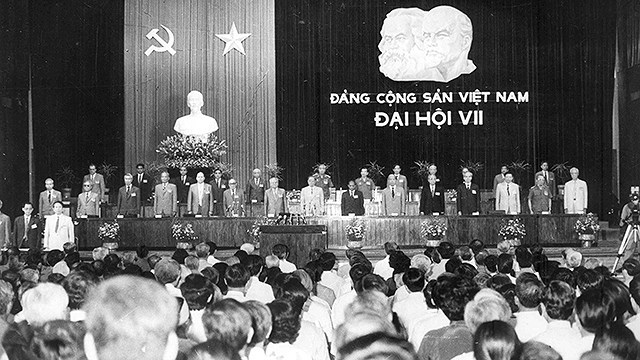 越南共产党的辉煌征程：党的第七次全国代表大会 hinh anh 1