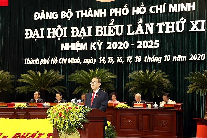 迎接党的十三大：政府总理阮春福出席越共胡志明市第十一次代表大会 hinh anh 2