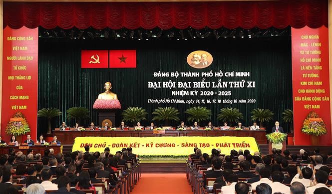 迎接党的十三大：政府总理阮春福出席越共胡志明市第十一次代表大会 hinh anh 3