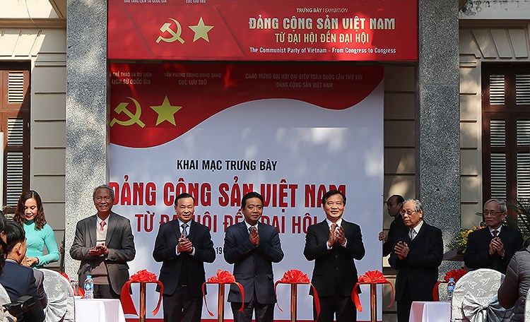 “越南共产党——从大会到大会”专题展开展 hinh anh 1