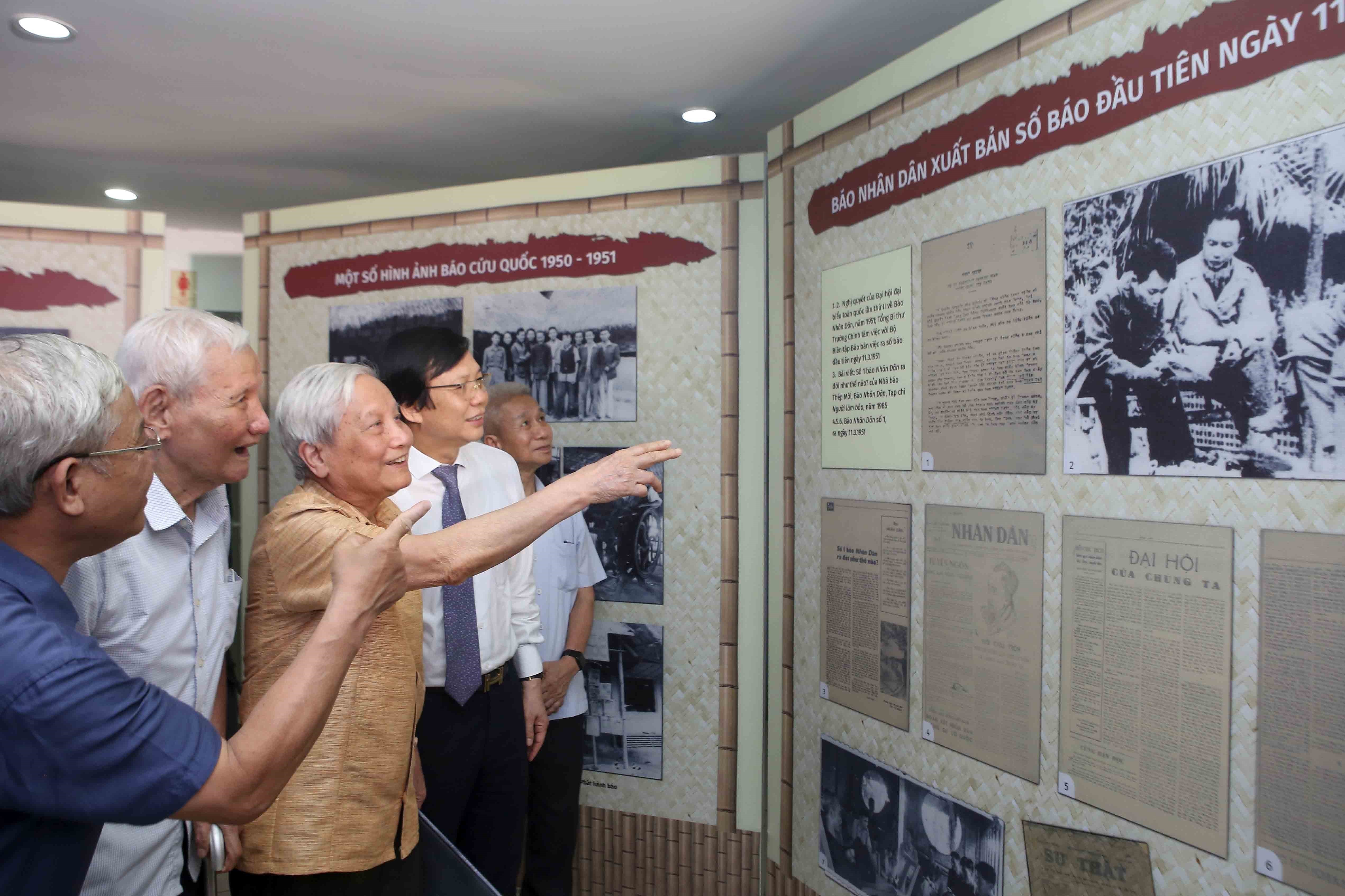 “1946-1954年越南新闻：从首都河内到越北战区”专题展览会在河内开展 hinh anh 2