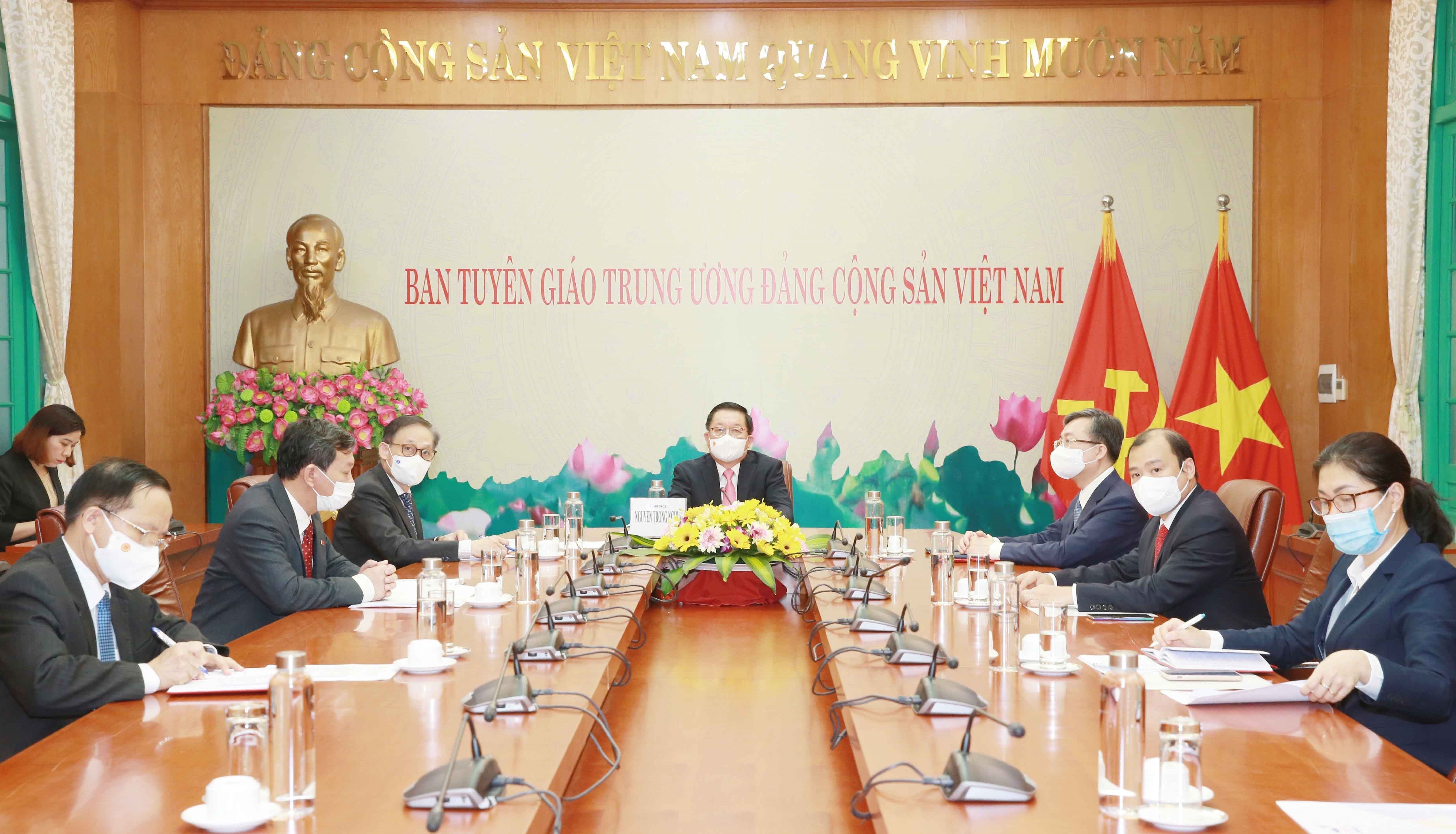 越共中央宣教部与老挝人民革命党中央宣传部加强合作 hinh anh 1