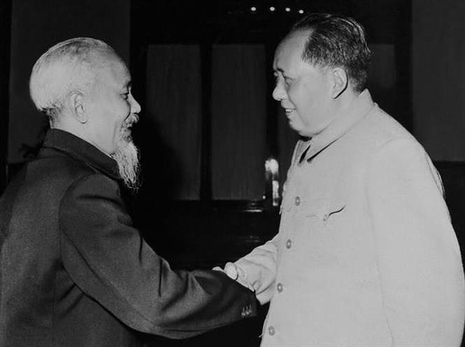 组图：越中两国合作关系70周年发展历程回顾 hinh anh 1