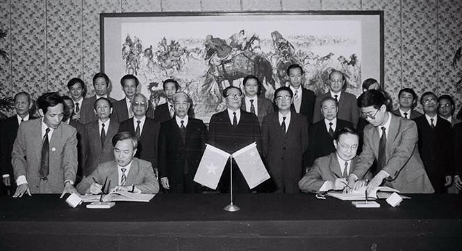 组图：越中两国合作关系70周年发展历程回顾 hinh anh 8
