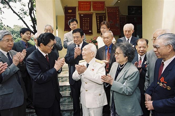组图：越中两国合作关系70周年发展历程回顾 hinh anh 11