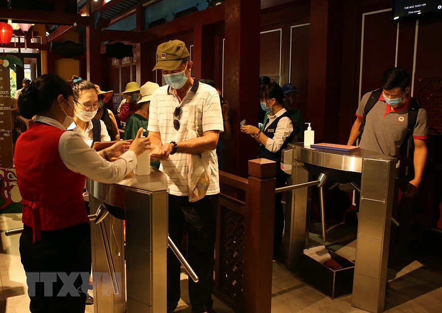 组图：岘港市各旅游景点恢复正常运营 防疫工作放在首位 hinh anh 4