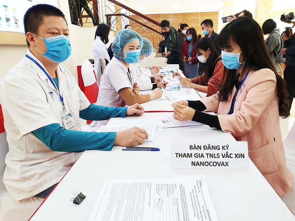 组图：越南招募1万名志愿者参加新冠疫苗第一阶段临床试验 hinh anh 2
