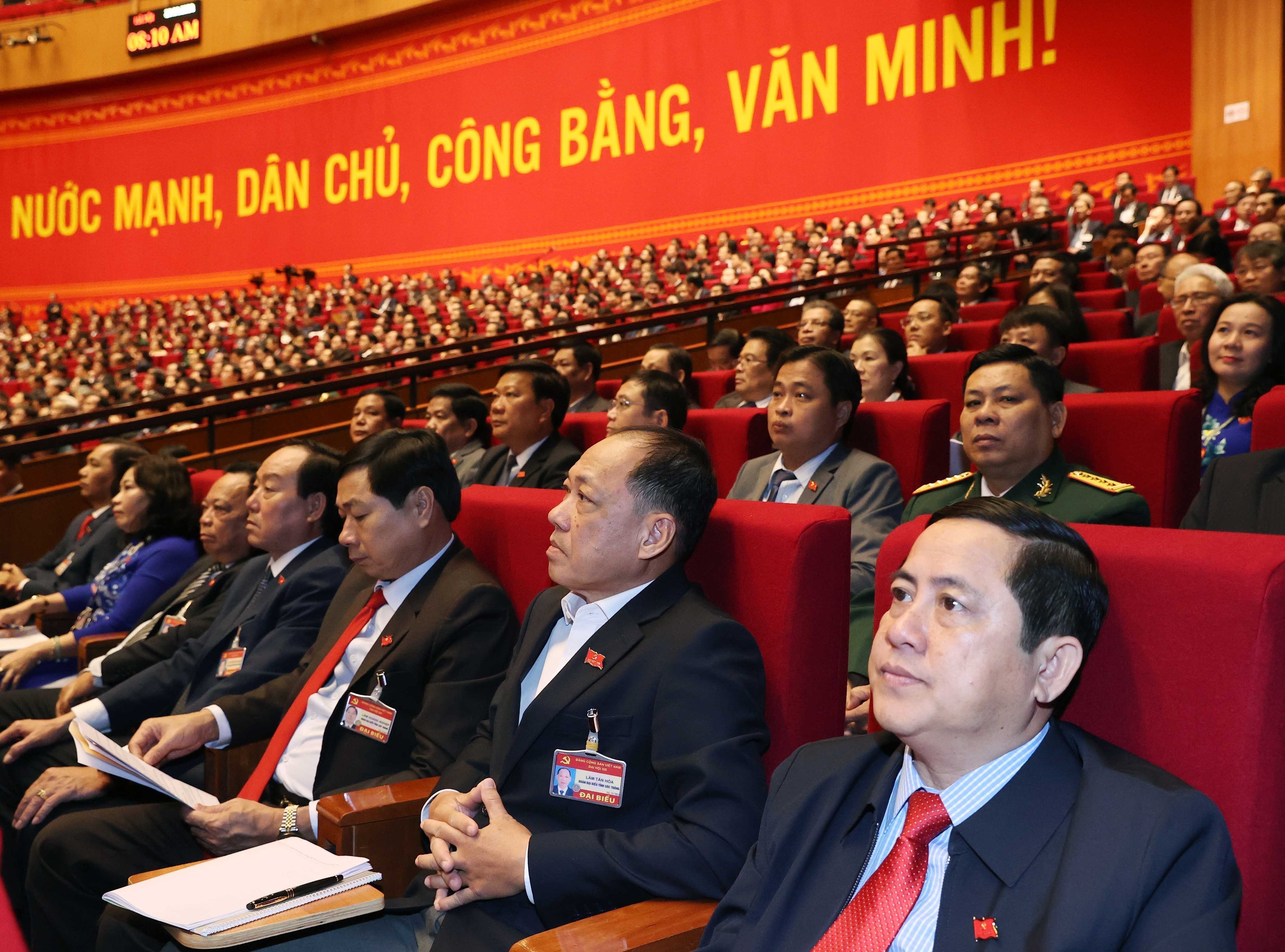 Delegates present discourses on congress's third working day hinh anh 1