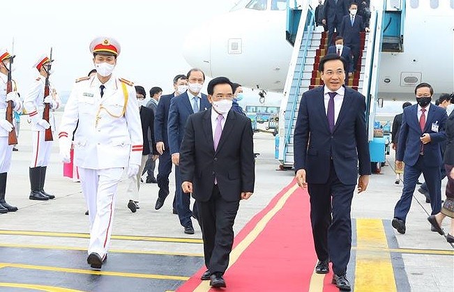 Lao Prime Minister begins Vietnam visit hinh anh 1