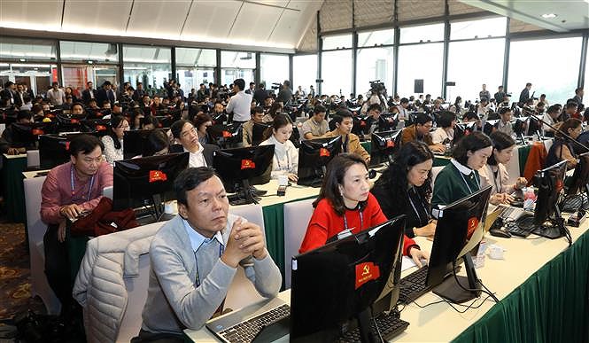 Hundreds of reporters cover 13th National Party Congress' opening ceremony hinh anh 6