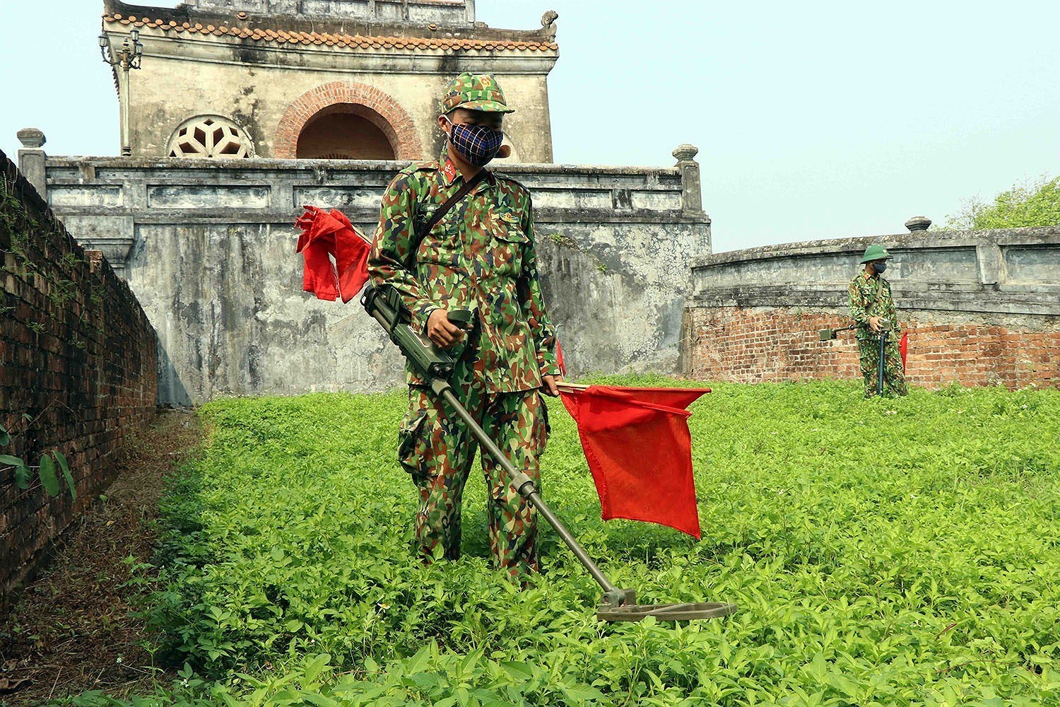 Vietnam addresses post-war UXO consequences hinh anh 4