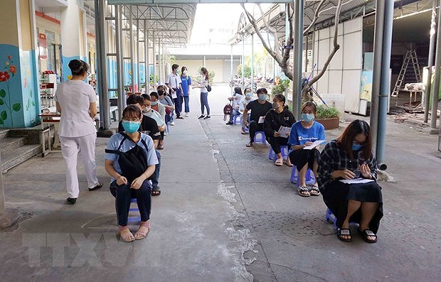 COVID-19 tally tops 20,000, authorities told to boost coordination, decentralisation hinh anh 2
