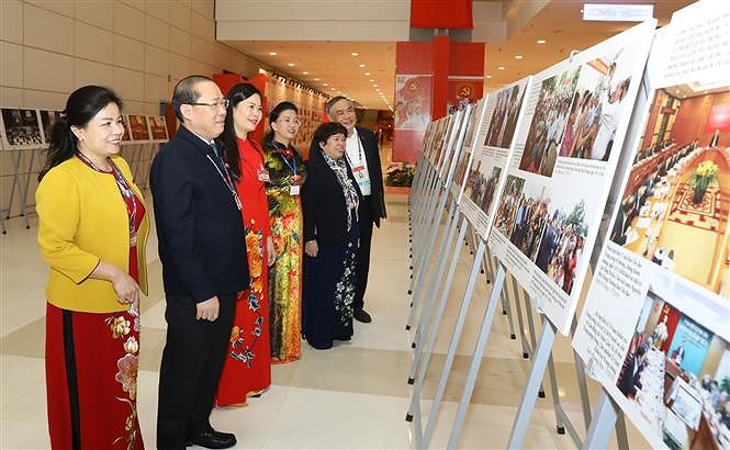 VNA's photo exhibition lures delegates to Congress hinh anh 6
