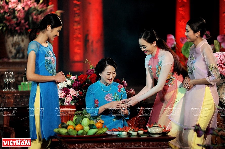 Ao dai, the identity of Vietnamese culture hinh anh 8