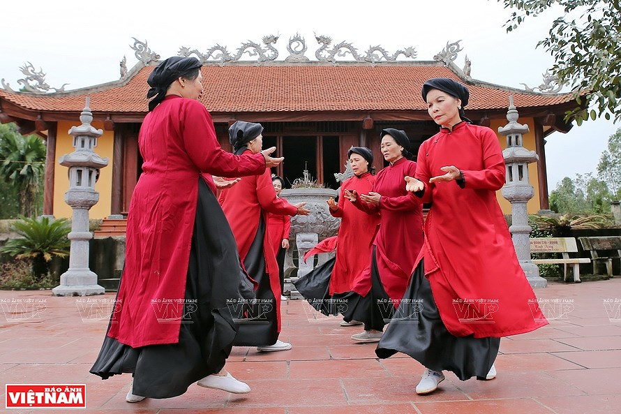 Ao dai, the identity of Vietnamese culture hinh anh 3