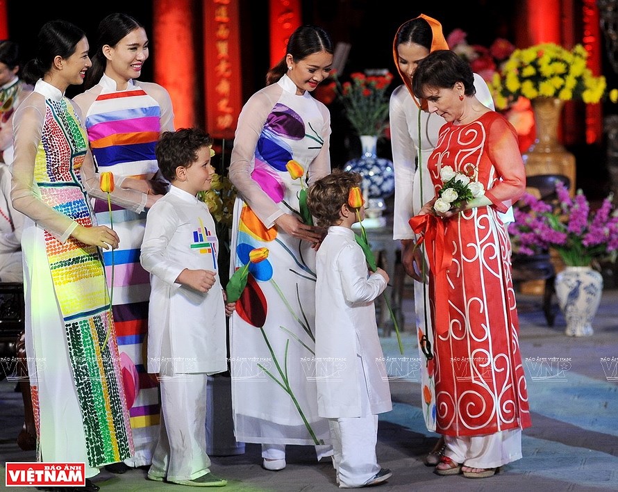 Ao dai, the identity of Vietnamese culture hinh anh 7