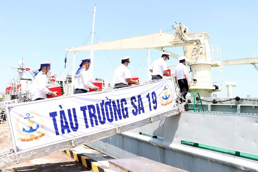 Ba Ria – Vung Tau holds early voting for officers, soldiers on offshore station hinh anh 2