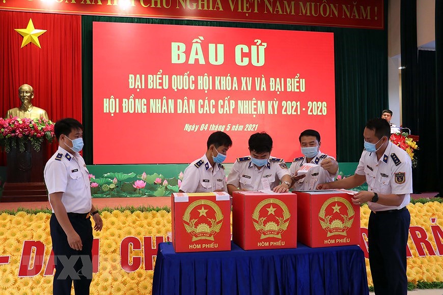 Ba Ria – Vung Tau holds early voting for officers, soldiers on offshore station hinh anh 6