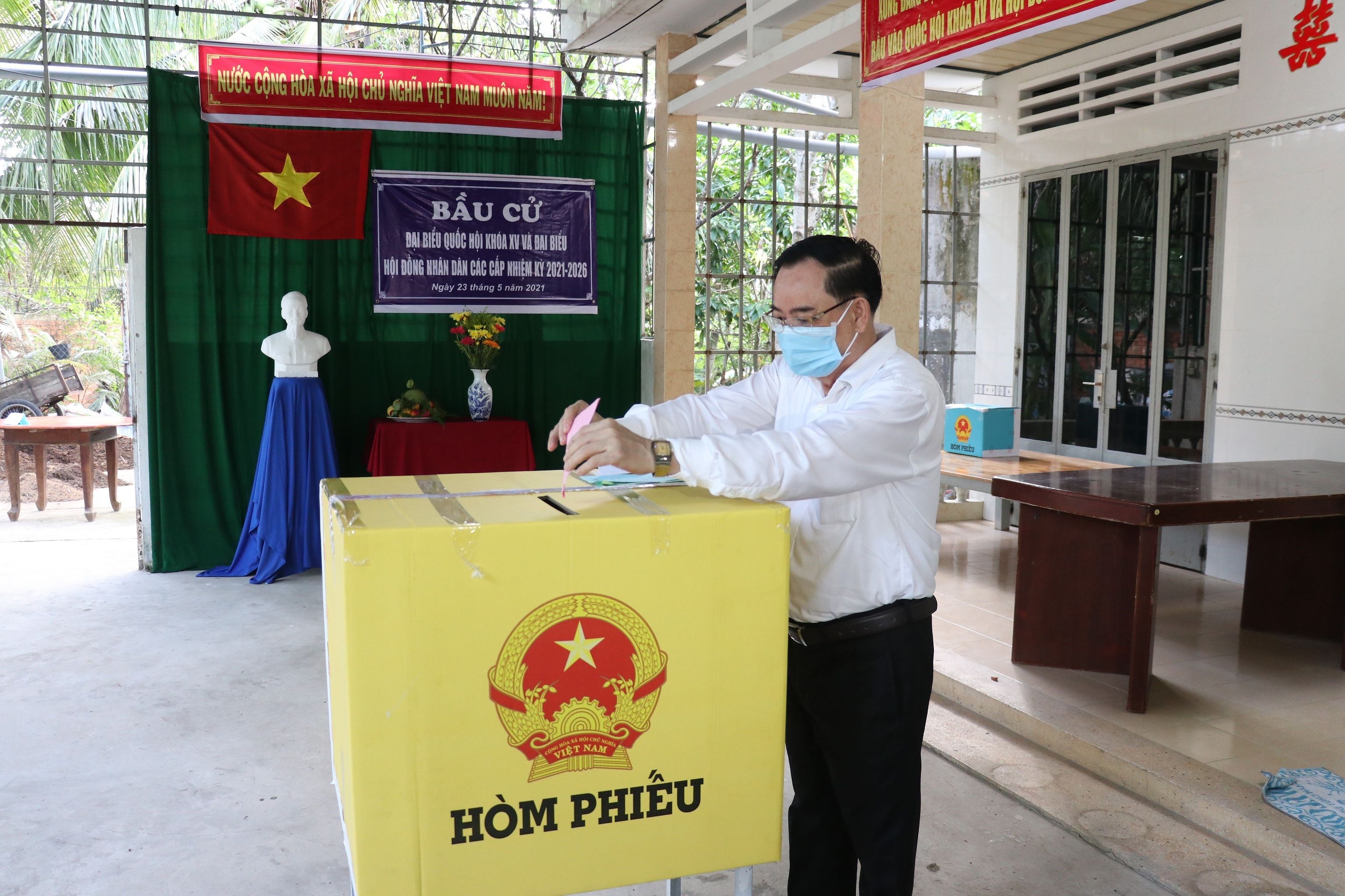 Voters nationwide cast ballots hinh anh 13