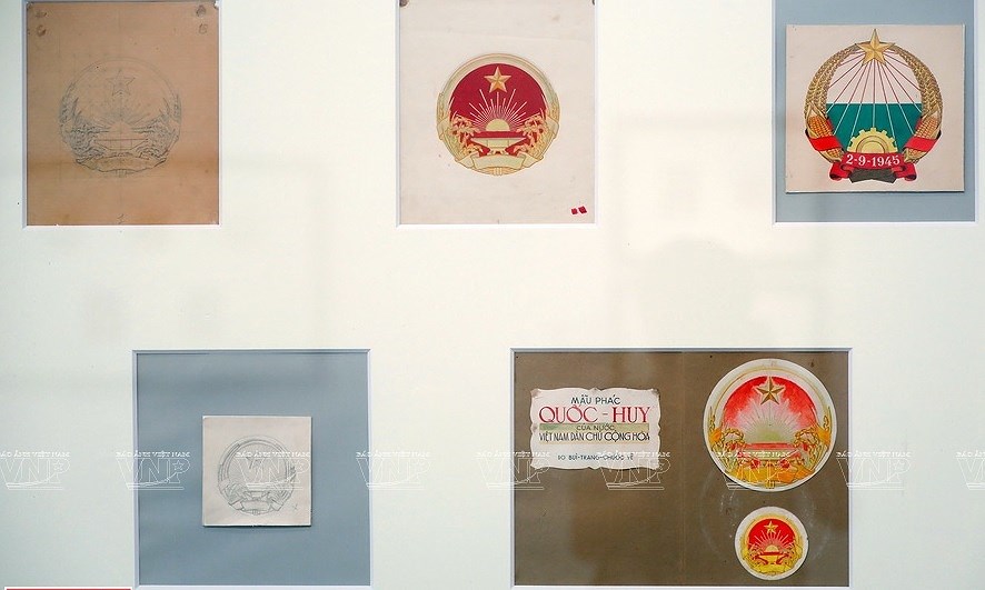 Original drafts of Vietnam's national emblem on display hinh anh 3