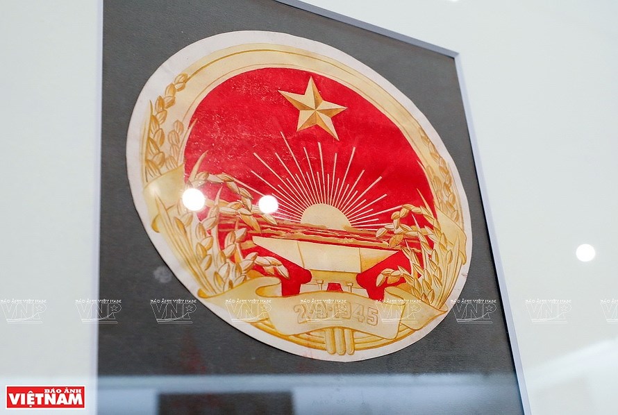 Original drafts of Vietnam's national emblem on display hinh anh 4