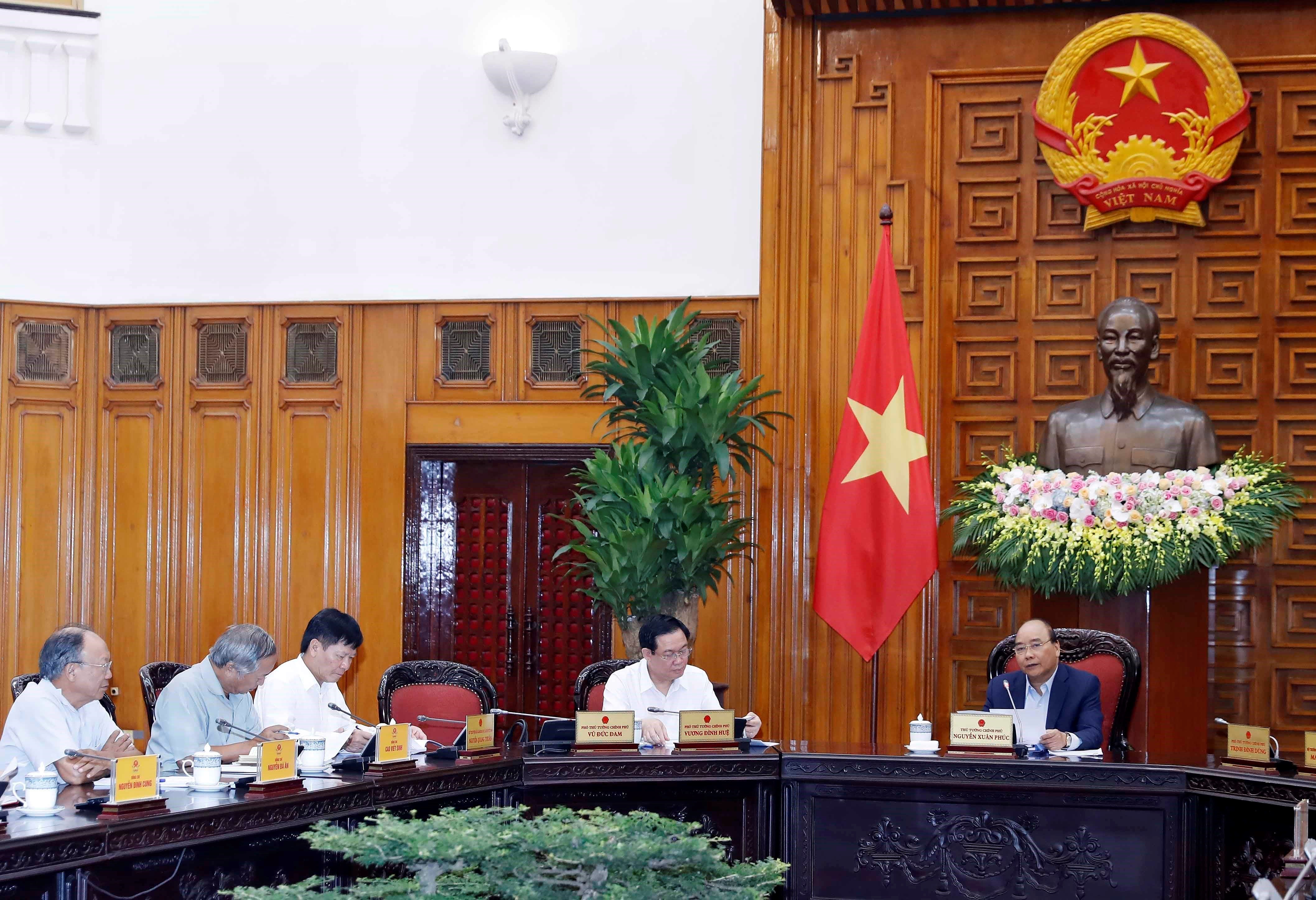 13th Party Congress’ socio-economic sub-committee convenes meeting hinh anh 1