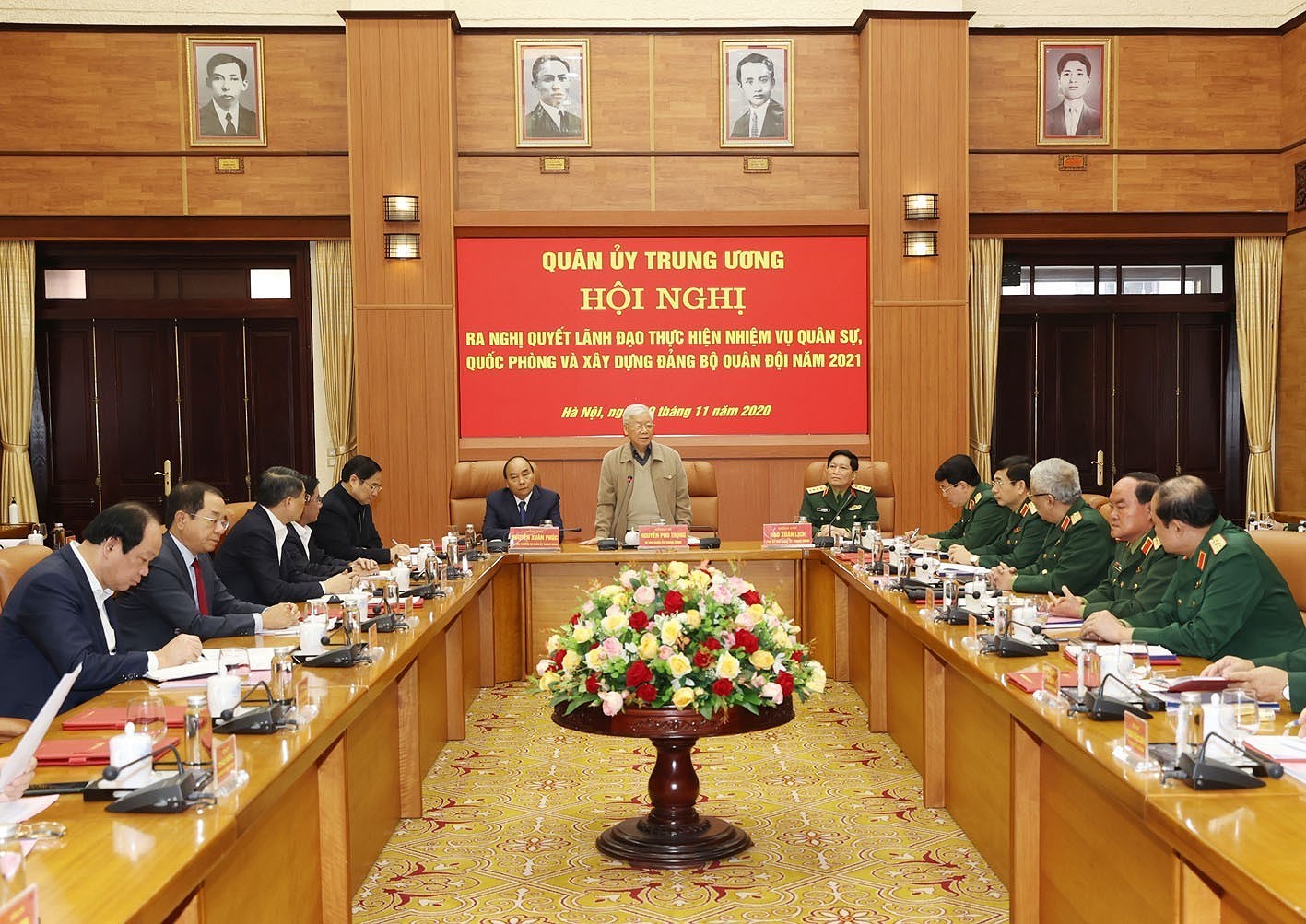 Party leader chairs Central Military Commission meeting hinh anh 1